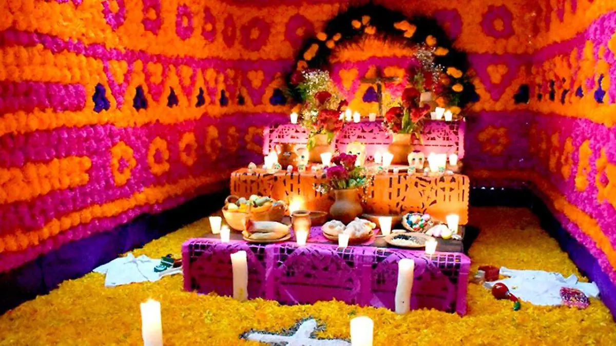 Se acerca el Día de Muertos y por las calles ya se comienzan a ver los tradicionales colores naranja, morado y negro